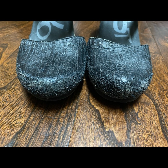 OTBT closed toe black wedge - Picture 2 of 5